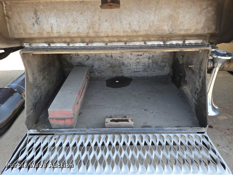 image for item ED2036 1996 Peterbilt 379 semi truck