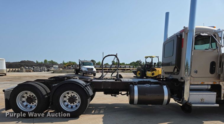 image for item ED2036 1996 Peterbilt 379 semi truck