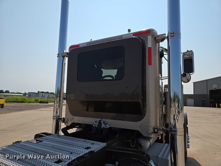 image for item ED2036 1996 Peterbilt 379 semi truck