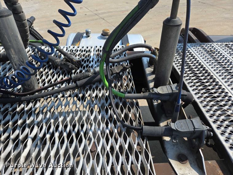 image for item ED2036 1996 Peterbilt 379 semi truck