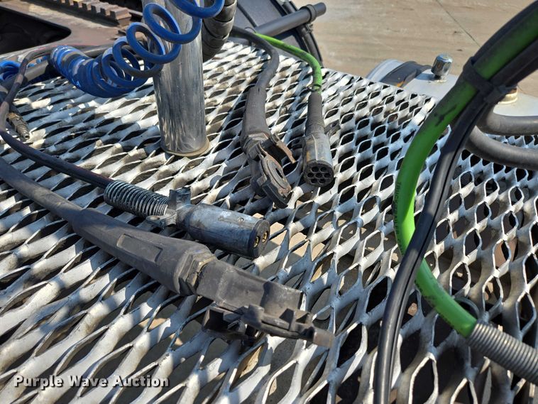 image for item ED2036 1996 Peterbilt 379 semi truck