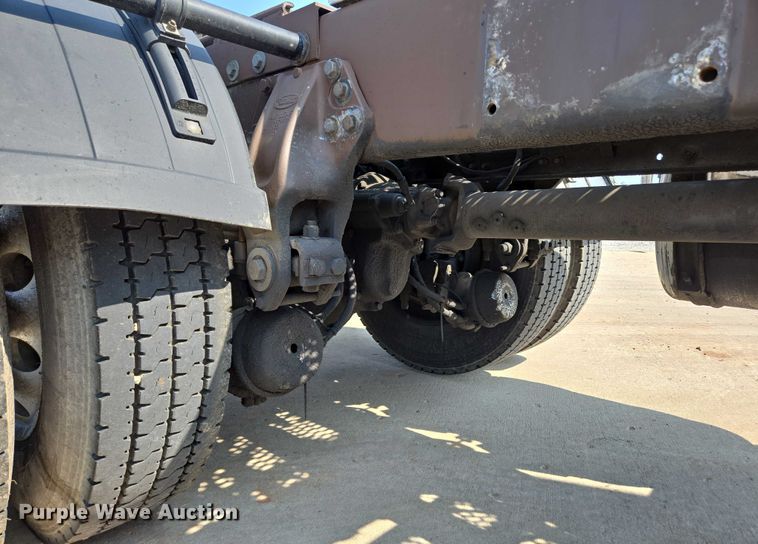 image for item ED2036 1996 Peterbilt 379 semi truck