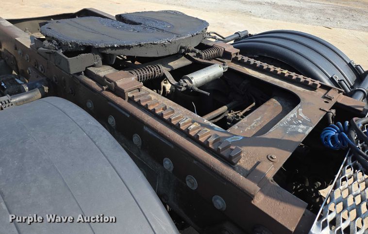 image for item ED2036 1996 Peterbilt 379 semi truck