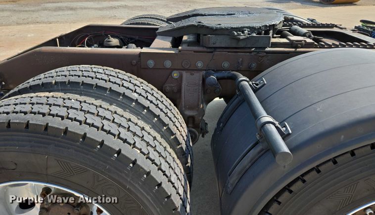 image for item ED2036 1996 Peterbilt 379 semi truck