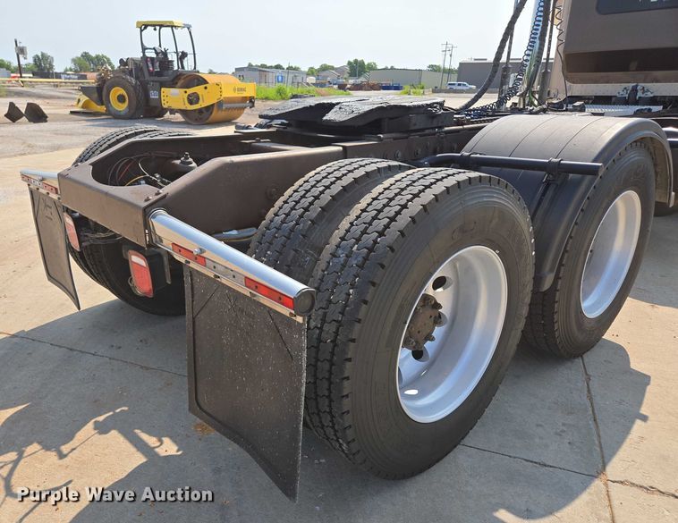 image for item ED2036 1996 Peterbilt 379 semi truck