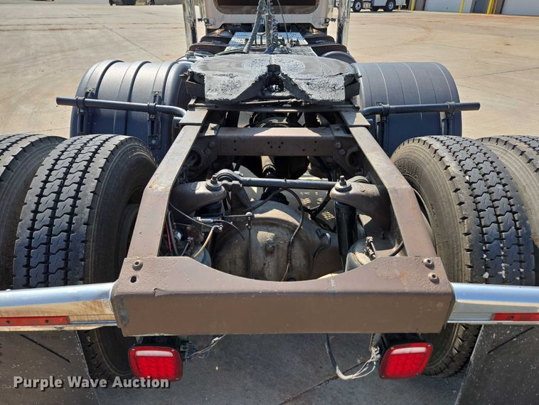 image for item ED2036 1996 Peterbilt 379 semi truck