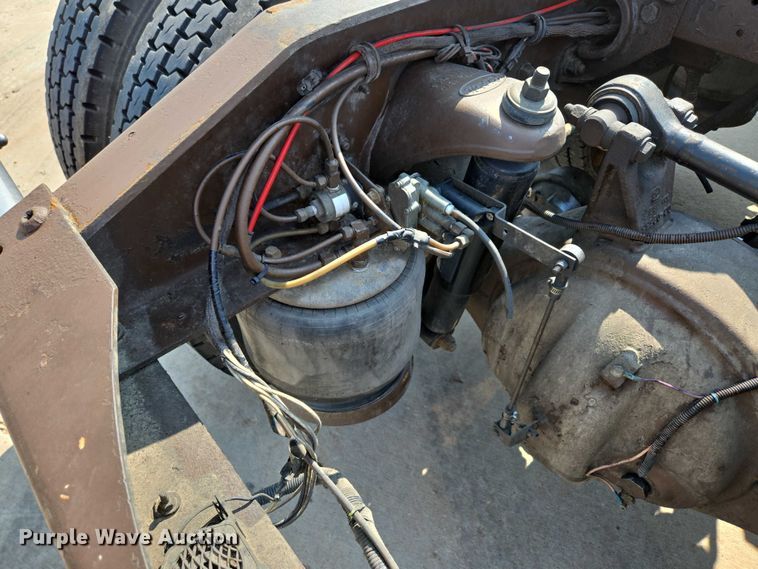 image for item ED2036 1996 Peterbilt 379 semi truck