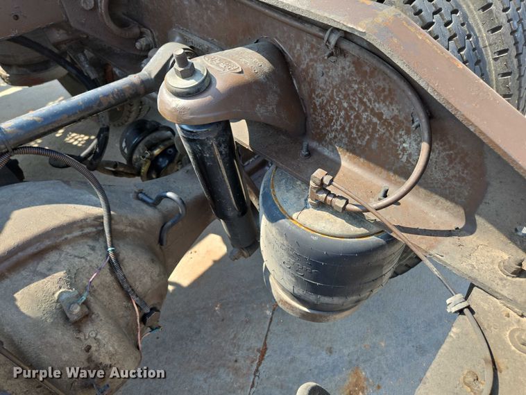 image for item ED2036 1996 Peterbilt 379 semi truck