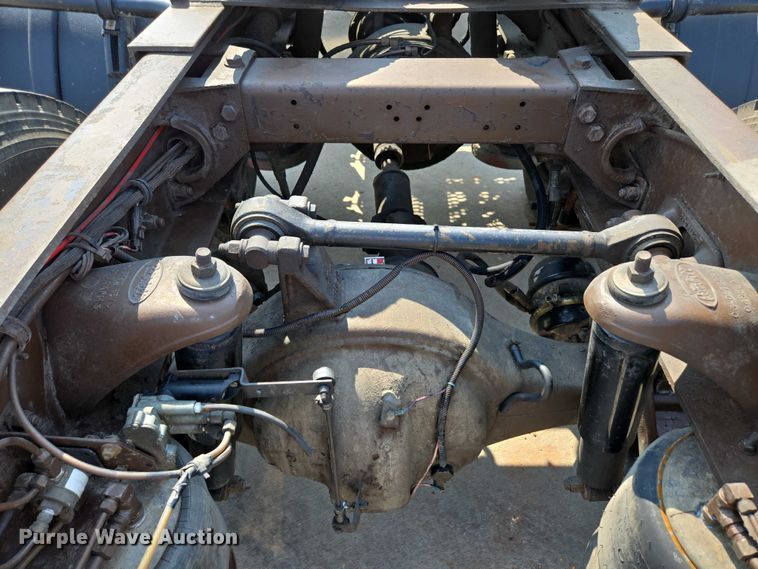 image for item ED2036 1996 Peterbilt 379 semi truck