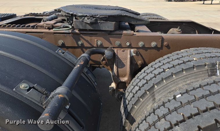 image for item ED2036 1996 Peterbilt 379 semi truck