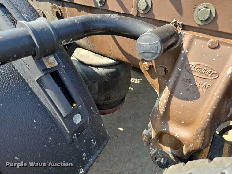 image for item ED2036 1996 Peterbilt 379 semi truck