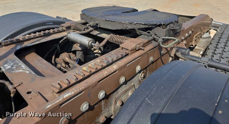 image for item ED2036 1996 Peterbilt 379 semi truck