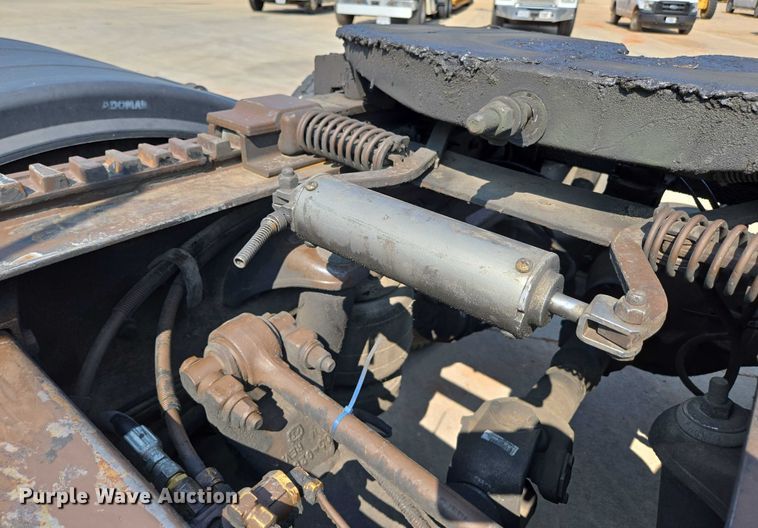 image for item ED2036 1996 Peterbilt 379 semi truck