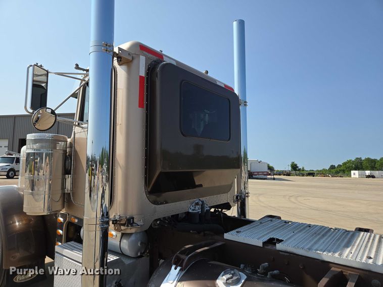 image for item ED2036 1996 Peterbilt 379 semi truck