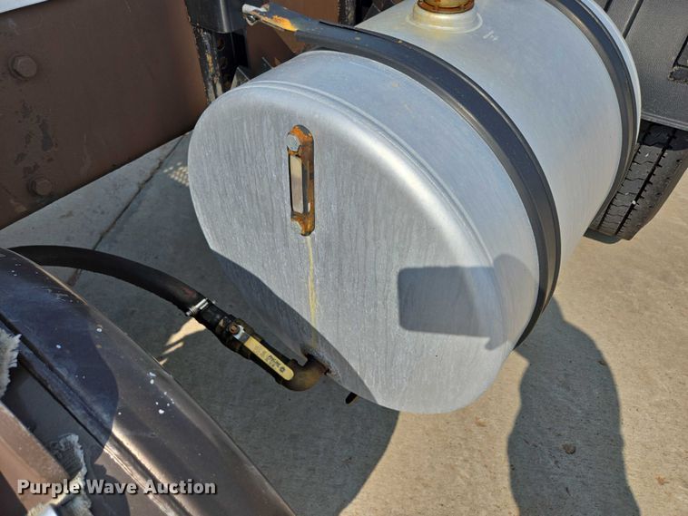 image for item ED2036 1996 Peterbilt 379 semi truck