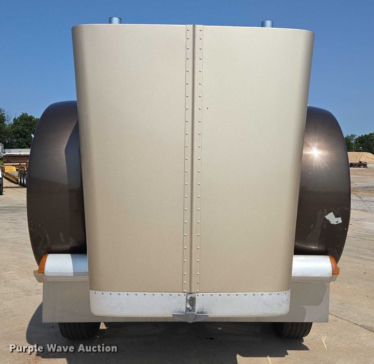 image for item ED2036 1996 Peterbilt 379 semi truck