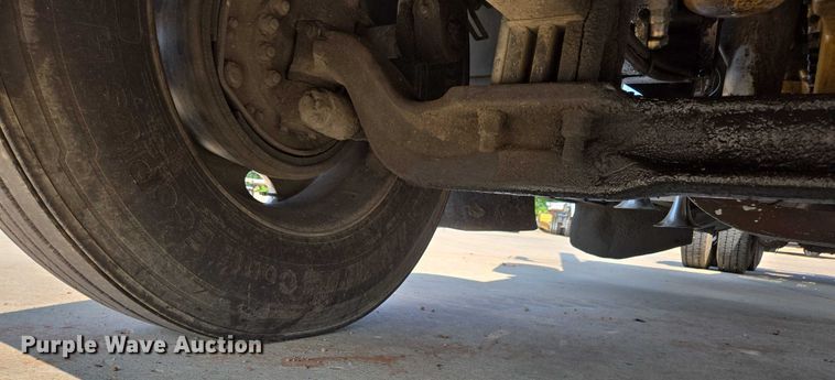 image for item ED2036 1996 Peterbilt 379 semi truck