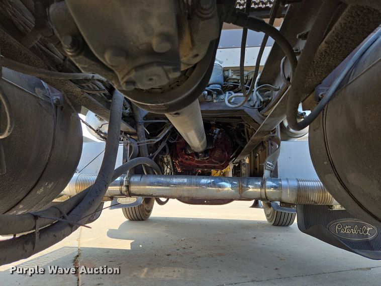 image for item ED2036 1996 Peterbilt 379 semi truck