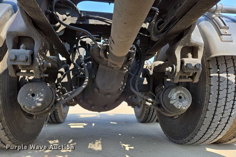 image for item ED2036 1996 Peterbilt 379 semi truck