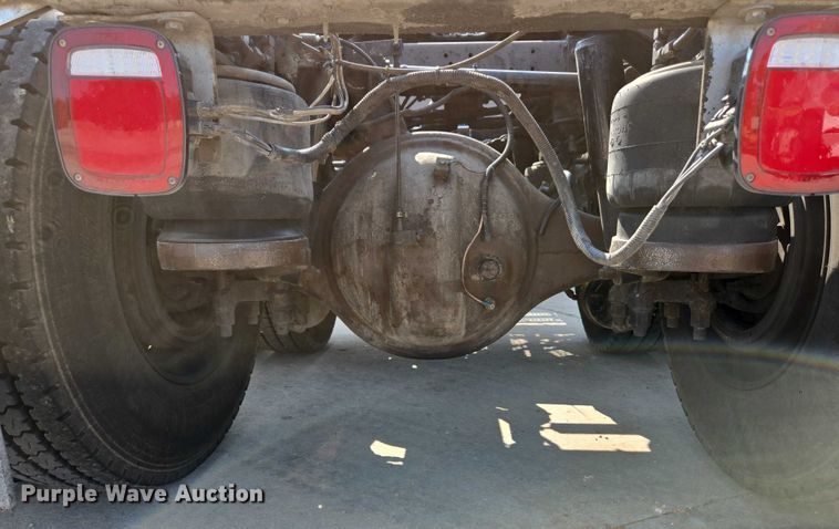 image for item ED2036 1996 Peterbilt 379 semi truck