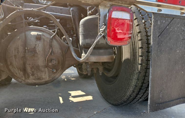 image for item ED2036 1996 Peterbilt 379 semi truck