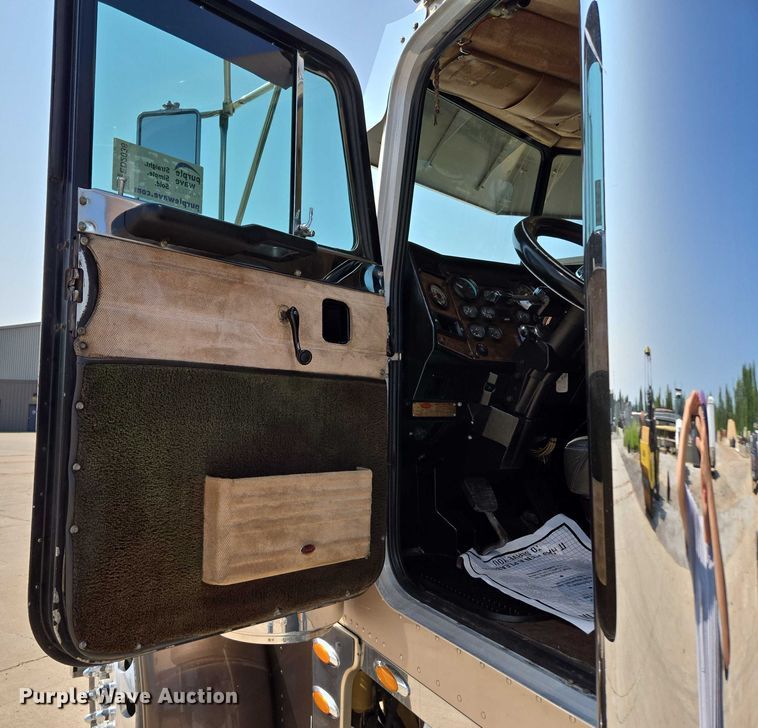 image for item ED2036 1996 Peterbilt 379 semi truck