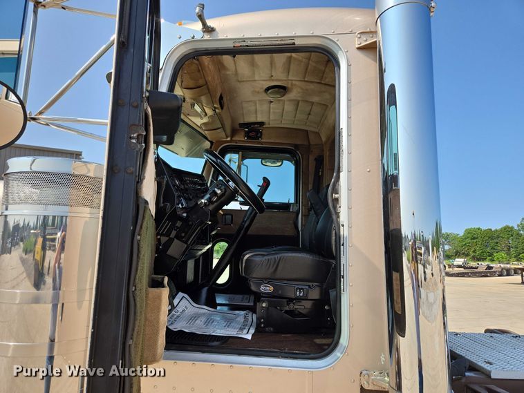 image for item ED2036 1996 Peterbilt 379 semi truck