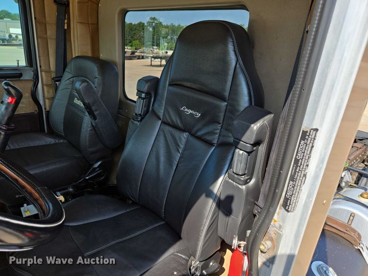 image for item ED2036 1996 Peterbilt 379 semi truck