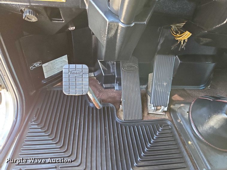 image for item ED2036 1996 Peterbilt 379 semi truck