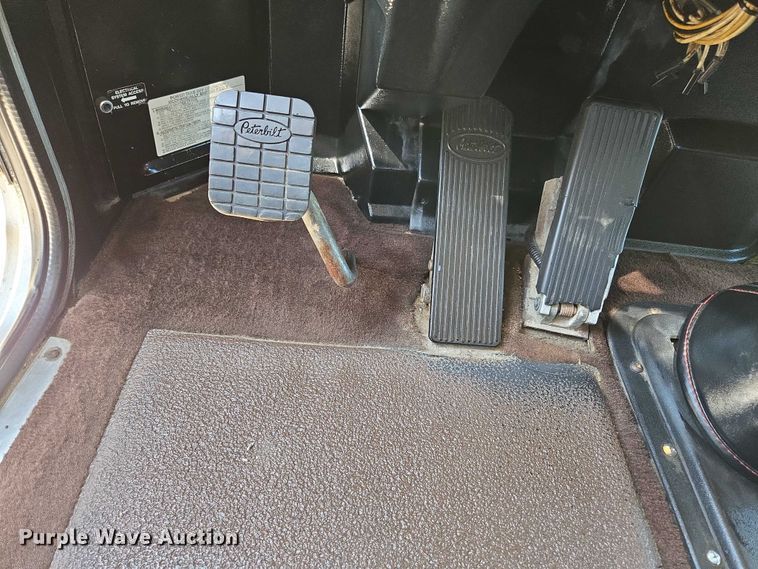 image for item ED2036 1996 Peterbilt 379 semi truck