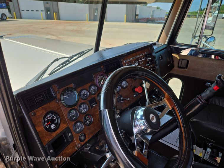 image for item ED2036 1996 Peterbilt 379 semi truck
