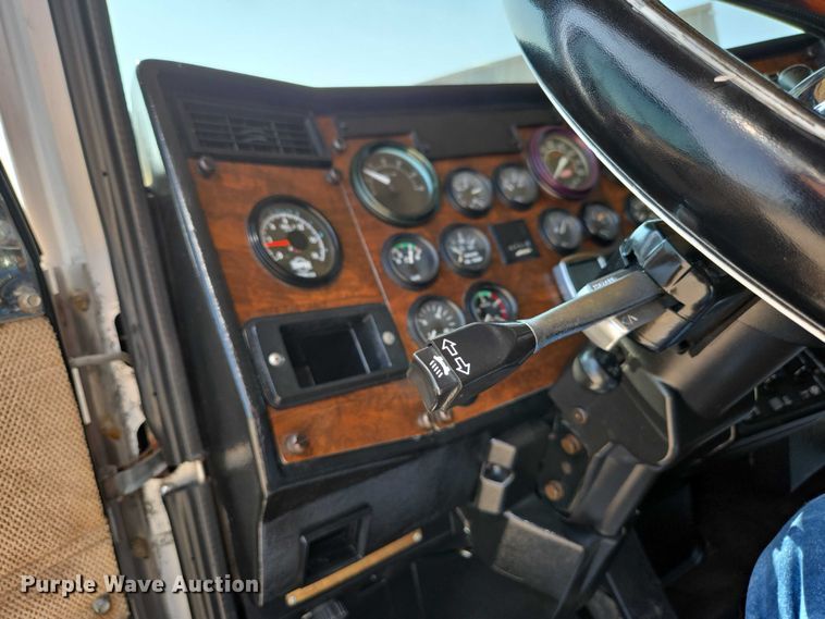 image for item ED2036 1996 Peterbilt 379 semi truck