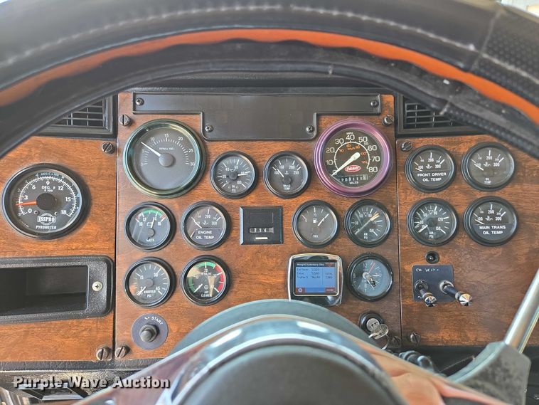 image for item ED2036 1996 Peterbilt 379 semi truck
