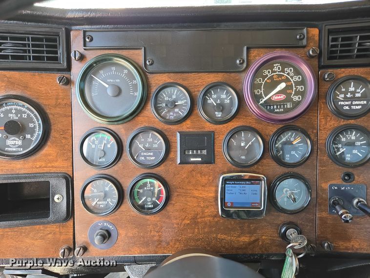 image for item ED2036 1996 Peterbilt 379 semi truck