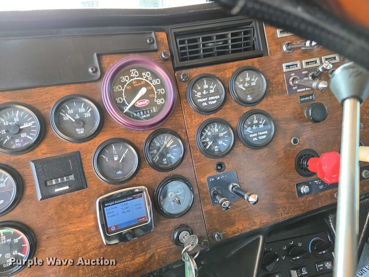 image for item ED2036 1996 Peterbilt 379 semi truck