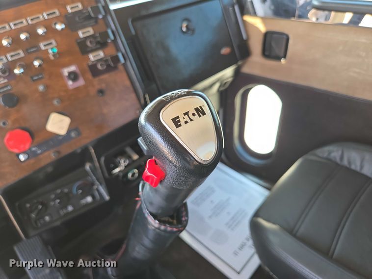 image for item ED2036 1996 Peterbilt 379 semi truck