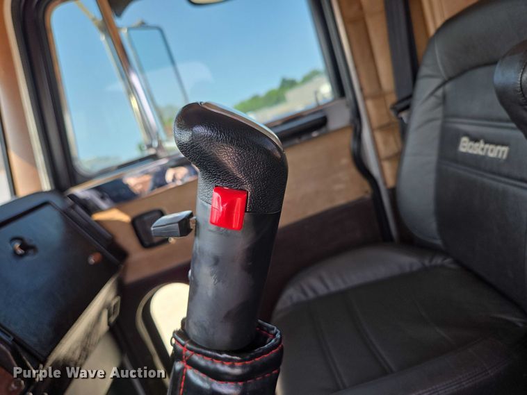 image for item ED2036 1996 Peterbilt 379 semi truck