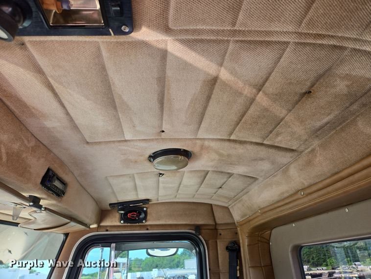 image for item ED2036 1996 Peterbilt 379 semi truck