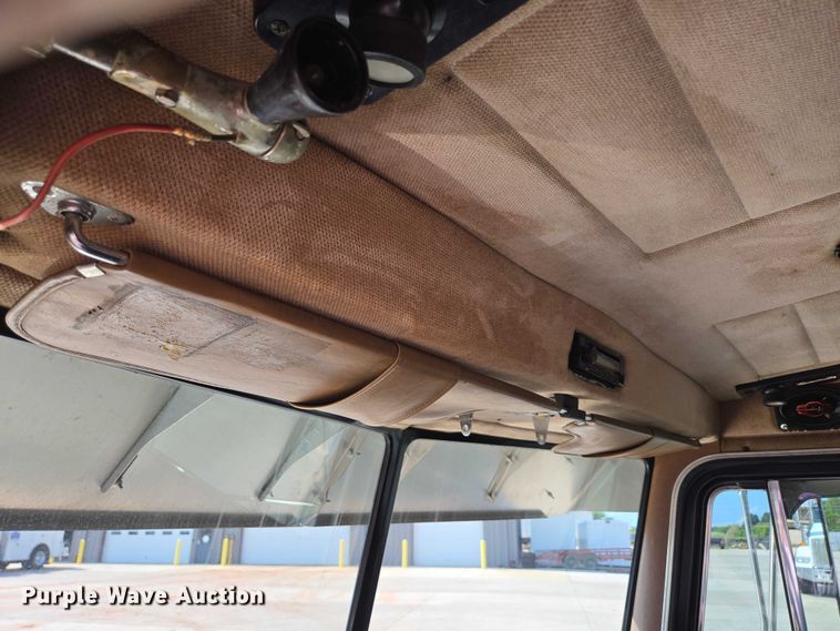 image for item ED2036 1996 Peterbilt 379 semi truck