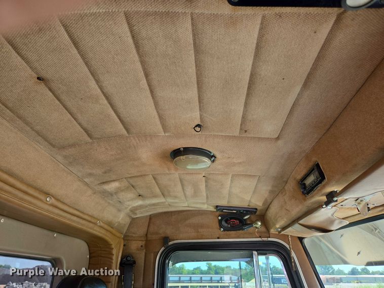 image for item ED2036 1996 Peterbilt 379 semi truck