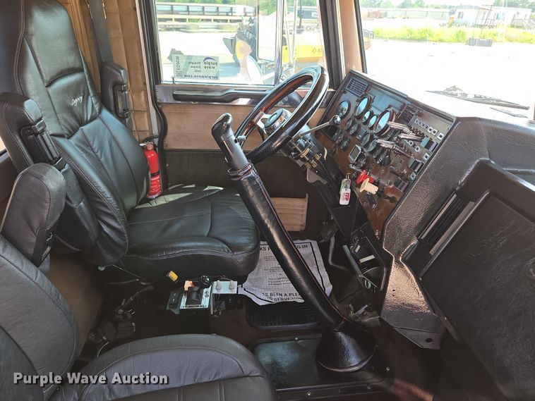 image for item ED2036 1996 Peterbilt 379 semi truck