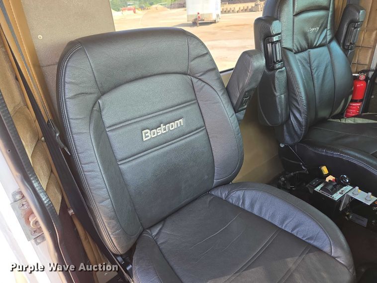 image for item ED2036 1996 Peterbilt 379 semi truck