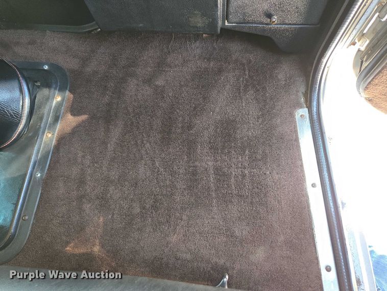 image for item ED2036 1996 Peterbilt 379 semi truck