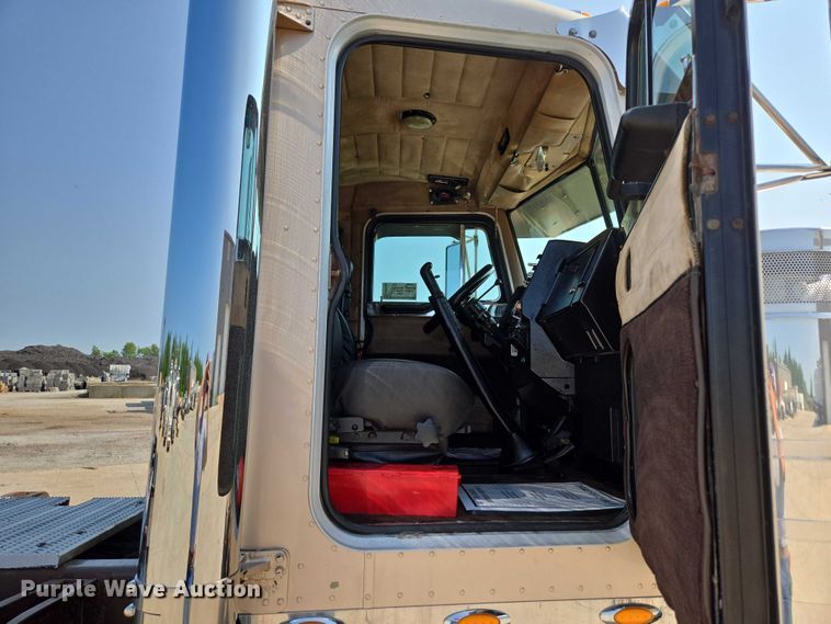 image for item ED2036 1996 Peterbilt 379 semi truck