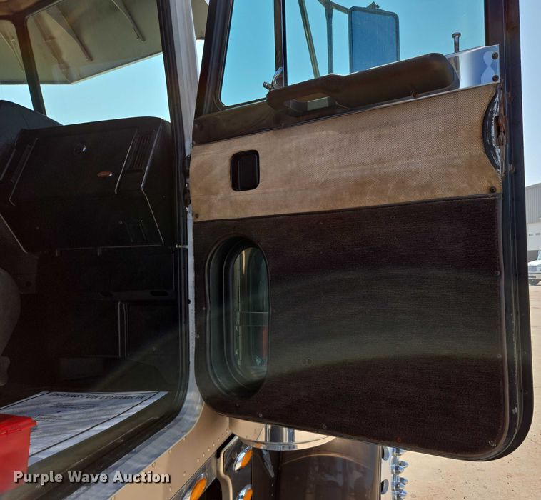 image for item ED2036 1996 Peterbilt 379 semi truck