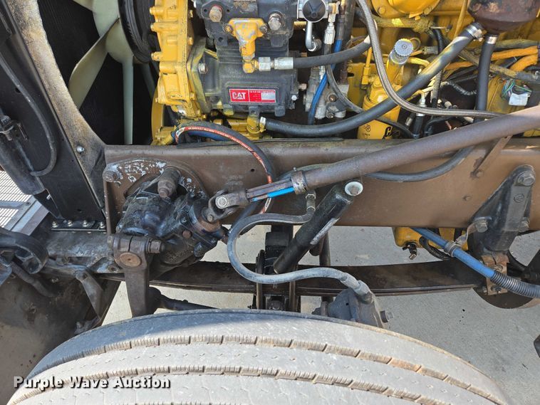 image for item ED2036 1996 Peterbilt 379 semi truck