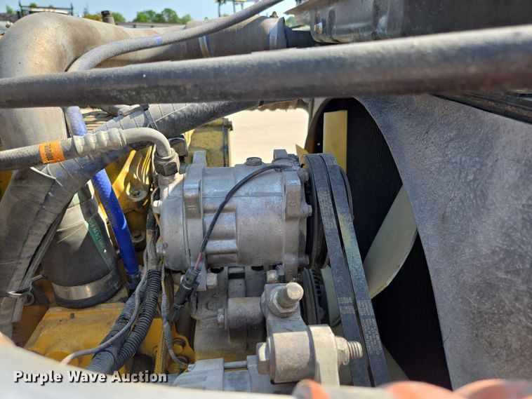 image for item ED2036 1996 Peterbilt 379 semi truck