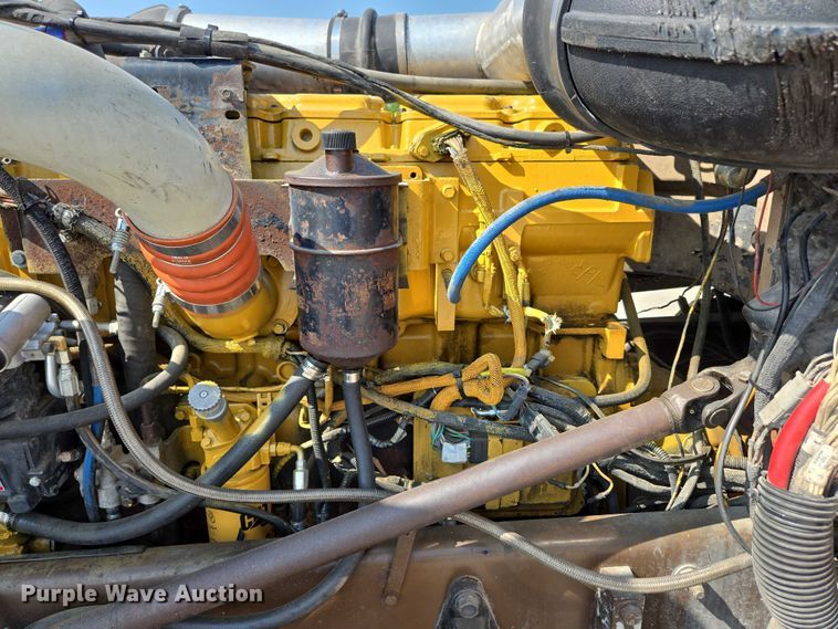 image for item ED2036 1996 Peterbilt 379 semi truck