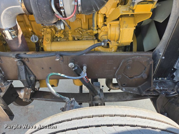 image for item ED2036 1996 Peterbilt 379 semi truck