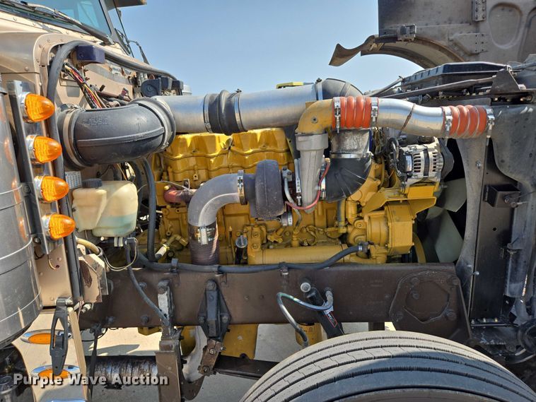 image for item ED2036 1996 Peterbilt 379 semi truck